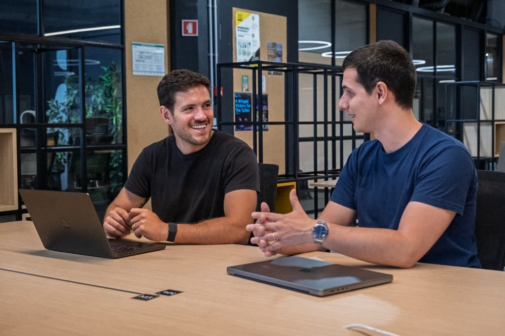 Miguel Viola and Pedro Botelho working together on Linkedbud